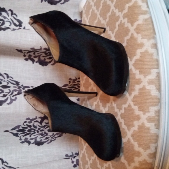 Nine West Black Cowhide Booties - Picture 2 of 9